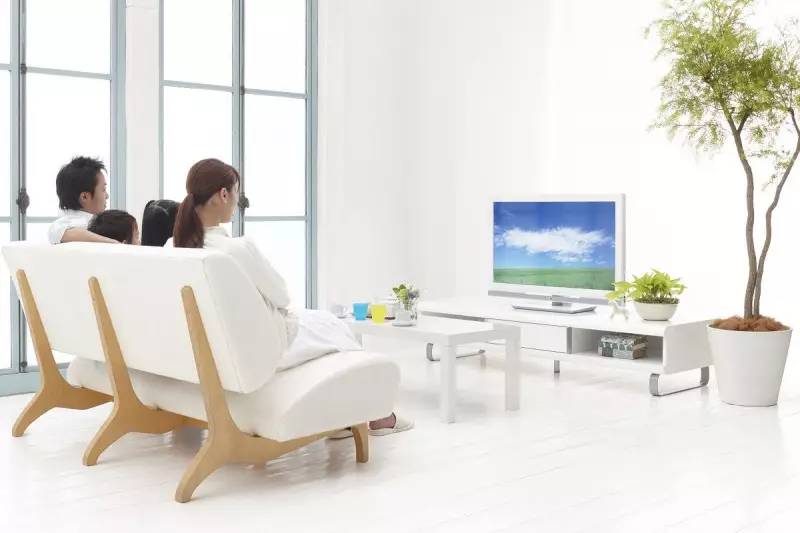 老板，近视是工伤！研究表明，越努力工作的人视力越差