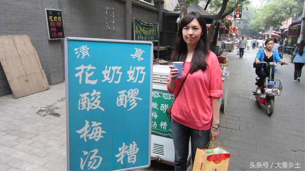 又到了一年一度的小龙虾盛宴了大家如何在家吃到小龙虾？西安这条街美食秒杀回民街统统吃一遍才过瘾？