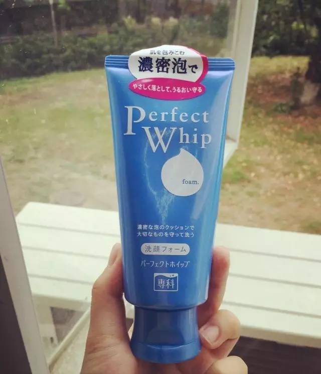 清洁皮肤毛孔里的黑头过后红红的,清理鼻子痘痘黑头