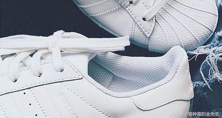 adidas哪个系列适合宽脚休闲鞋,绿尾小白鞋adidas有没有过时