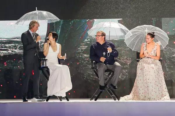 《变形金刚》导演多能炸？火花百米高，一部电影炸掉1000多亿！