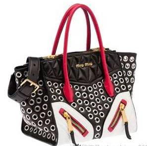 巴黎世家四件套，香奈儿澡堂拖鞋？别再抄袭中国大妈的嫁妆了！