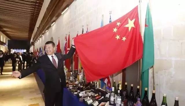 霸气！东北硬汉让国产奶粉在美国刷屏！1年狂卖46亿，还上了华尔街头条！