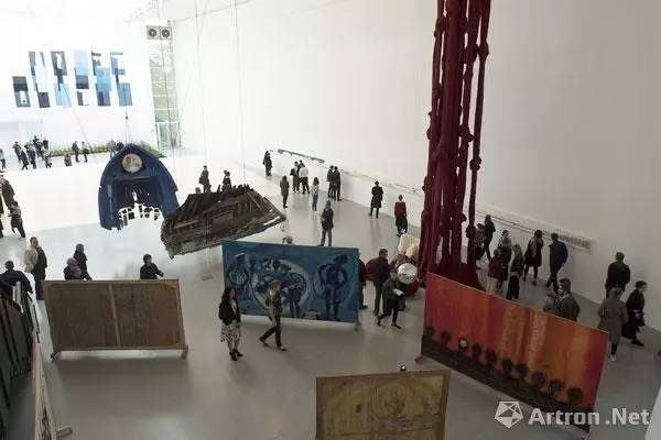 「直击卡塞尔」如何把卡塞尔打造成“最具政治性的”文献展?