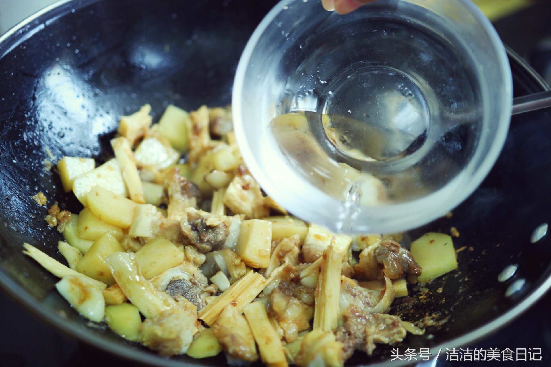 牛板筋嚼不烂怎么吃,吃牛板筋塞牙了怎么弄出来