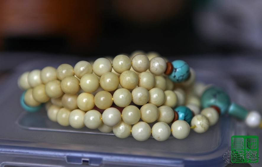 天然蜜蜡和水煮蜜蜡,水煮蜜蜡和烤蜜蜡