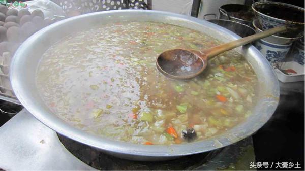 又到了一年一度的小龙虾盛宴了大家如何在家吃到小龙虾？西安这条街美食秒杀回民街统统吃一遍才过瘾？