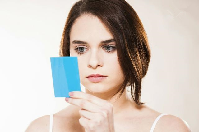 激素脸修复期间干起皮是好是坏,激素脸修复期脸干紧绷用什么