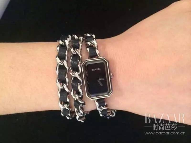 我的表可以绕手腕3圈，你却还在玩3年前的叠戴！