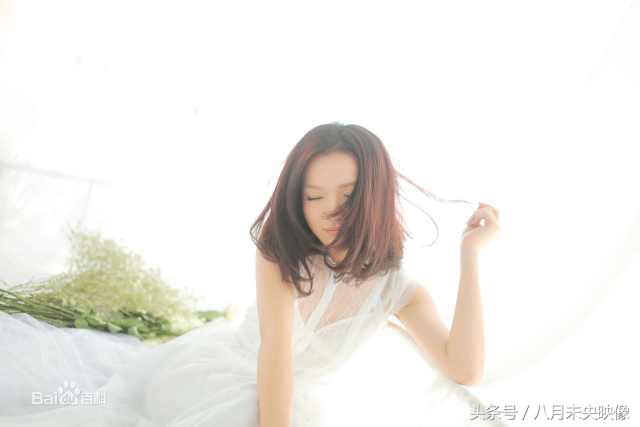 山东女医生的辞职信里写的其实是庄心妍唱过的一首歌中的歌词,不但歌好听,长得也很有范儿,进来看摄影大片