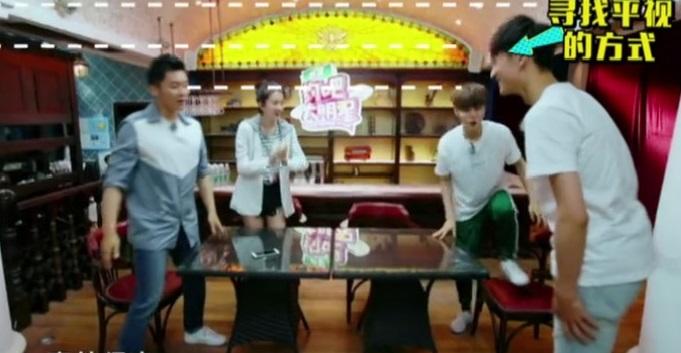 鹿晗cosplay跳舞,鹿晗搞怪做示范