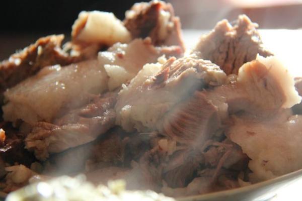 东北杀猪菜酸菜炖血肠五花肉排骨,家乡的味道鞍山篇杀猪菜