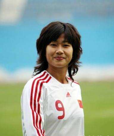 不知你是否还记得这位女足射手，曾经入围世界足球小姐候选，如今是天津权健老总助理