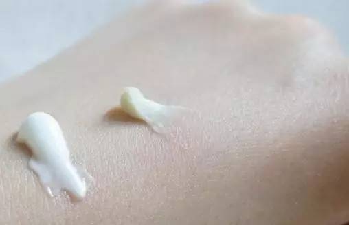 夏天痘痘快冒出来怎么办,战痘到底5个预防痘痘的小秘诀