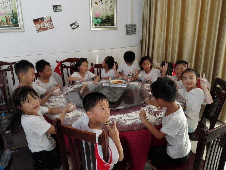 幼儿园毕业班夏令营活动,幼儿园大班毕业夏令营走进小学