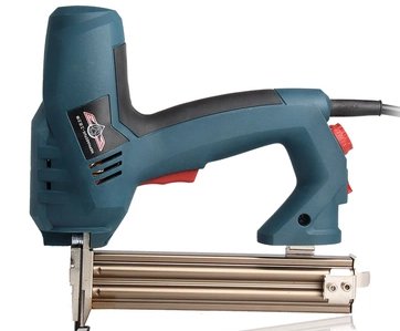 600一天的水电工就是好，地面根本不用开槽，连女人也可以开槽！