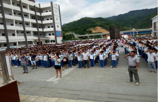 望谟第六中学禁毒,安龙县小学禁毒知识进校园简报