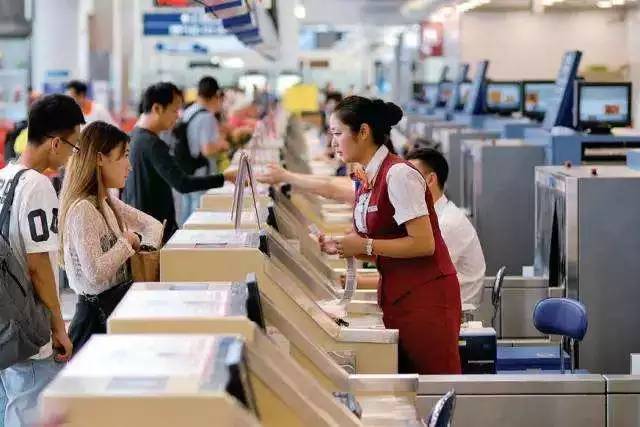 中国女生回国，价值9万的行李托运后不翼而飞！只因她登机前忘了……