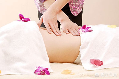 女朋友痛经男生让她多喝热水,女友痛经医生说多喝热水