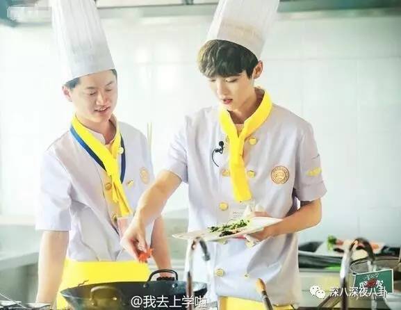 鹿晗玩魔方完整版,鹿晗还原魔方瞬间视频