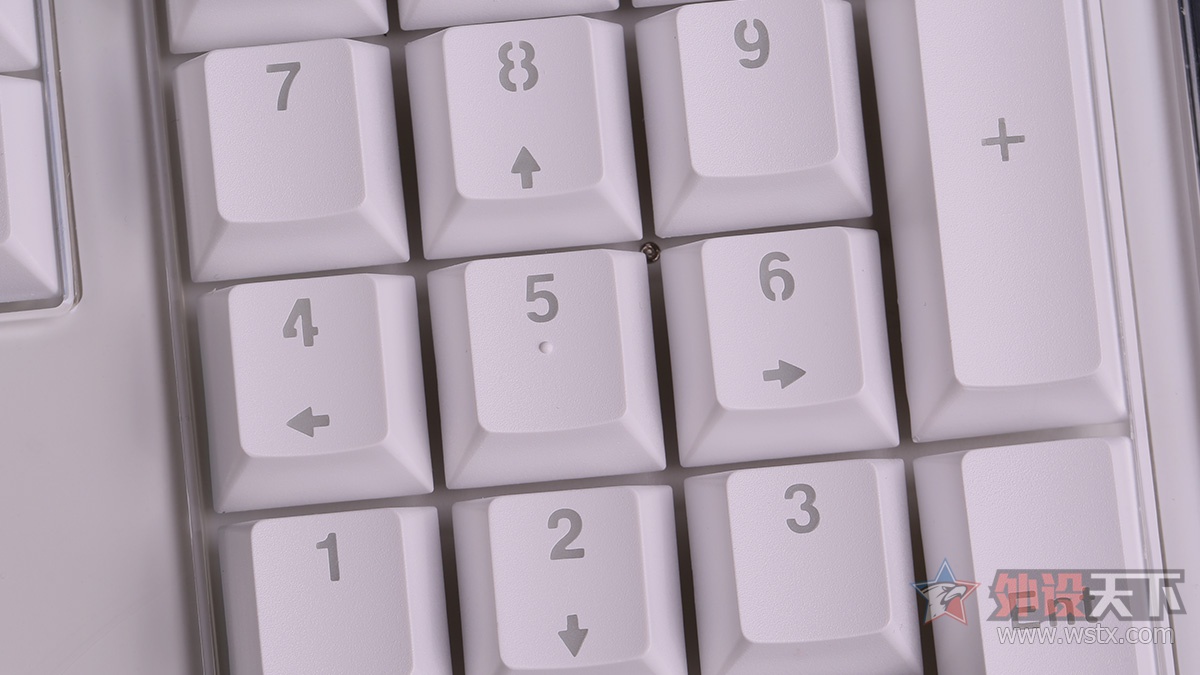 这款键盘有点厉害:可调键程、可在右上方组装乐高模型,最重要的是它有10种灯效