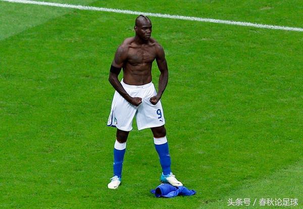 绿茵场上的经典时刻,绿茵场的标志性动作