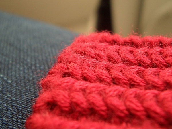 羊绒毛衣洗后怎么挂晒不变形,毛衣洗后变形特别松大怎么补救