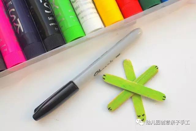 怎么用一个塑料瓶给小乌龟做家,幼儿用鸡蛋盒制作手工小乌龟教程