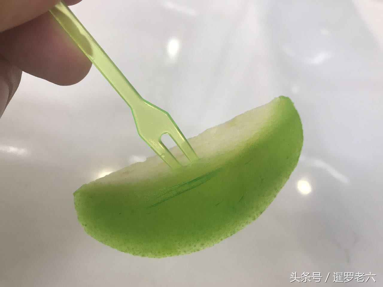 在曼谷超市买了袋“糖皮番石榴”，十元一袋，还送糖！