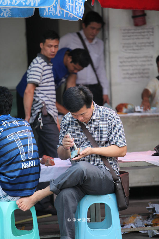 云南瑞丽翡翠玉器交易市场,瑞丽姐告翡翠批发市场在哪里