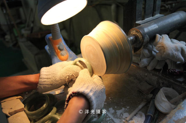 云南瑞丽翡翠玉器交易市场,瑞丽姐告翡翠批发市场在哪里