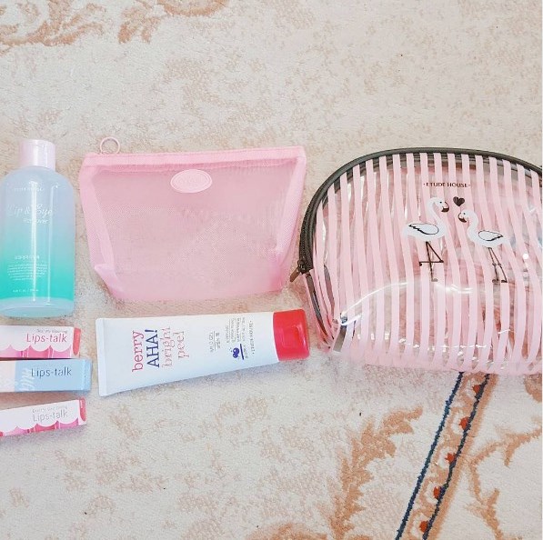 最新美妆单品：红鹤这满额礼得抢！一次收两款火烈鸟包中包