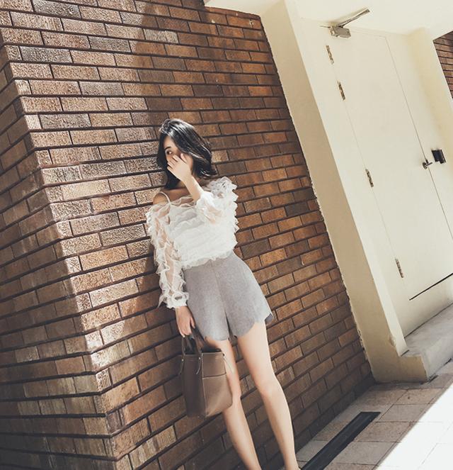 现在女人都怎么穿衣服的,现在女人都是怎么穿衣服的