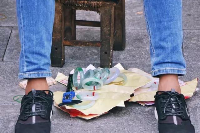 戴了三年玉镯子碎了是什么征兆,戴了3年的玉镯掉地上碎了