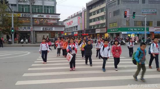 开车速度80撞伤了闯红灯的行人,开车撞了闯红灯的行人怎么办