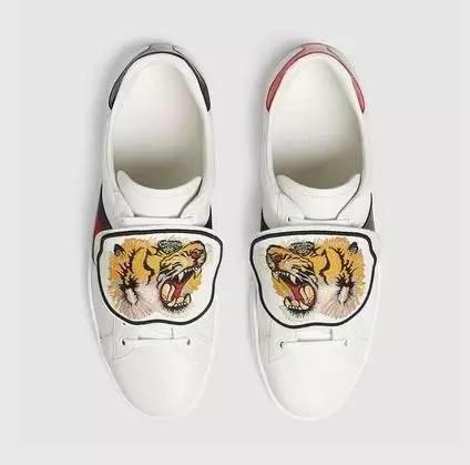 杨幂一口气买了十双的鞋,杨幂穿的薄荷绿运动鞋