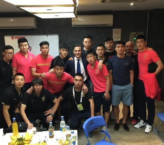 他曾是广州恒大的挚爱但今夜他这样回报广州球迷