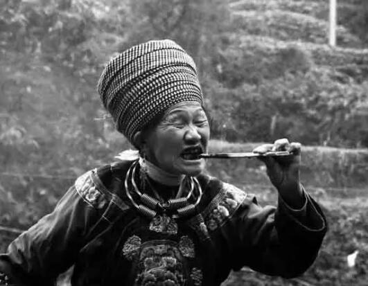 中了苗疆蛊会有什么样子,苗疆人真的会下蛊吗