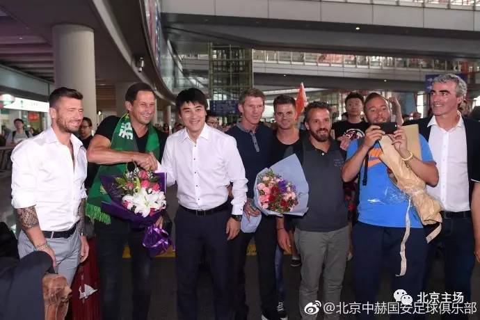 施密特教练组,施密特迪克森队长