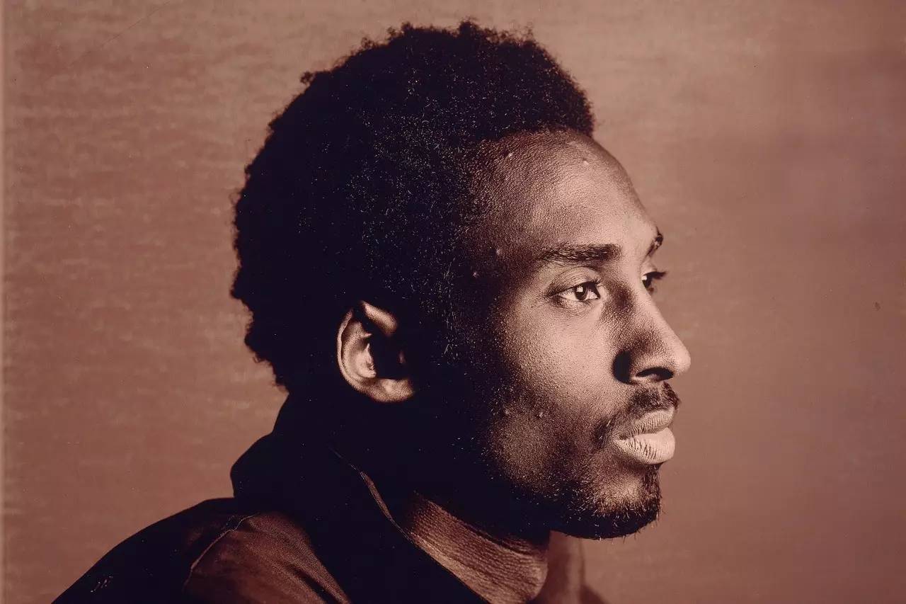 科比手指脱臼是哪场比赛,科比手指脱臼现场掰回