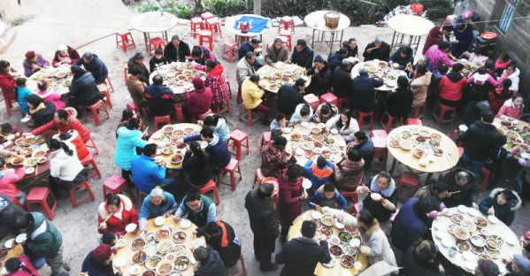 农村居民赚得少花得多?缩小城乡收入差距还得这么办:多找来钱道儿婚丧嫁娶少杀猪宰羊铺张浪费