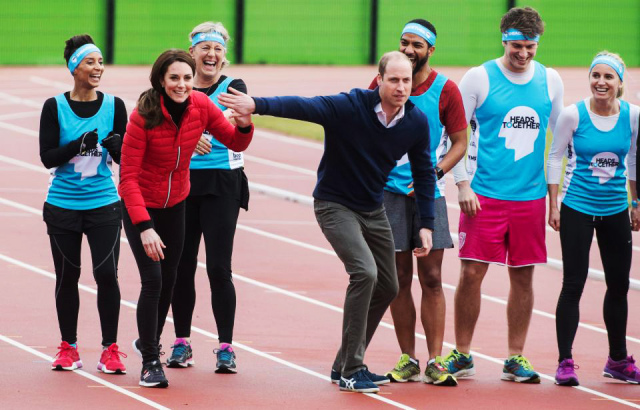 说专业跑鞋丑的，明明就是你不会搭！深扒明星们的运动鞋柜