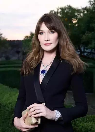 她是女版“王思聪”出身，却打出一手比他更好的牌，法国第一夫人布吕尼独特人生无须比较！