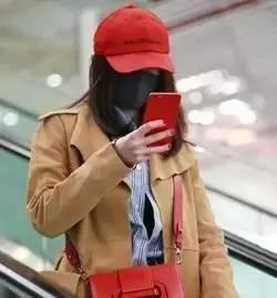 杨幂一口气买了十双的鞋,杨幂穿的薄荷绿运动鞋