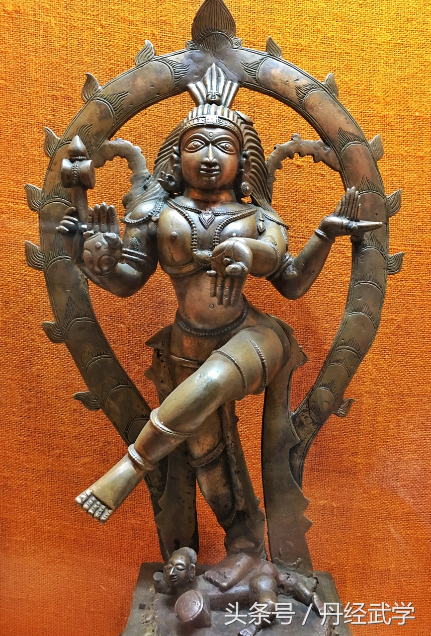 印度主神湿婆创造了瑜伽体式,印度瑜伽之光