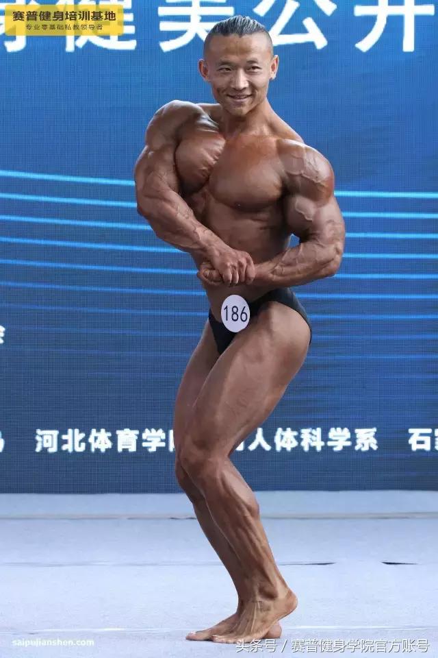 健美冠军的健身之路,小伙坚持健身9年增重70斤变健美