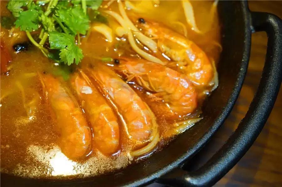 蒙眼用剪刀做面，服了！这么牛X的店居然系佛山的10年老字号！东家好吃才是硬道理！