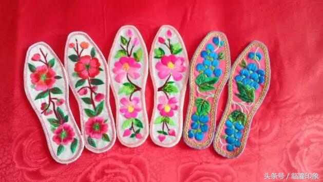 甘肃农村送鞋垫,百双鞋垫送亲人