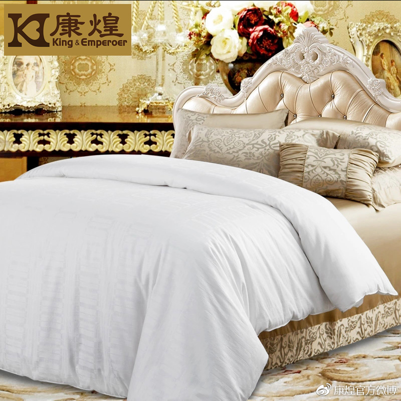 棉花被蚕丝被羽绒被都有哪些好处,蚕丝被的好处和危害尘螨过敏