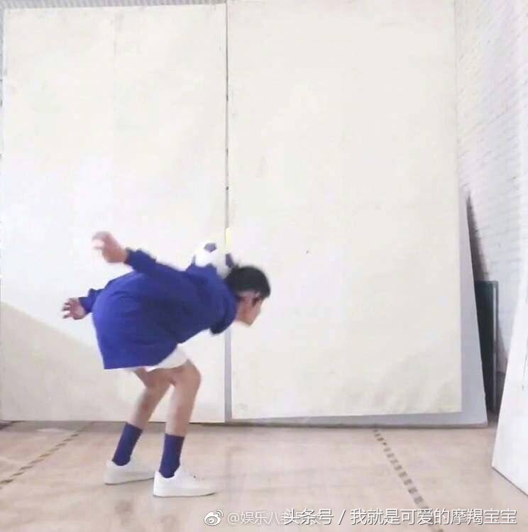 当易烊千玺碰到王俊凯,当易烊千玺和你在人海中对视